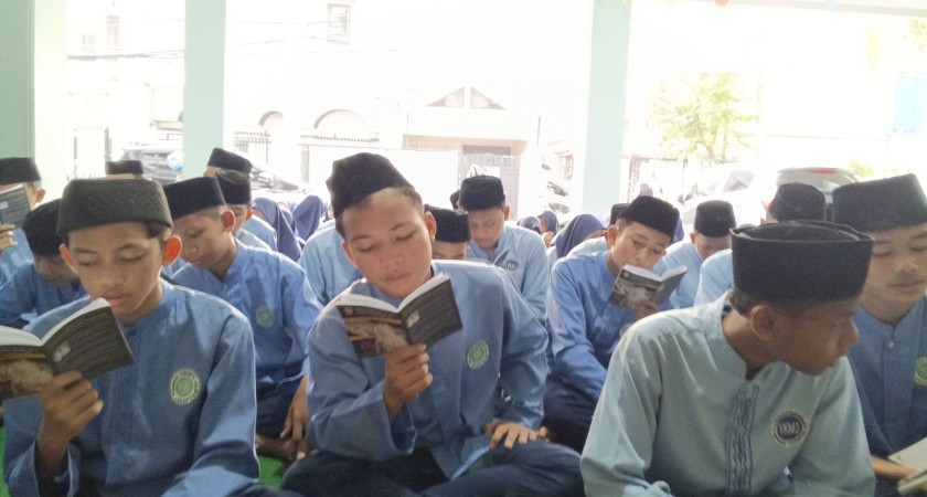 Pembacaan Asmaul Husna dan Ratib Al Hadad